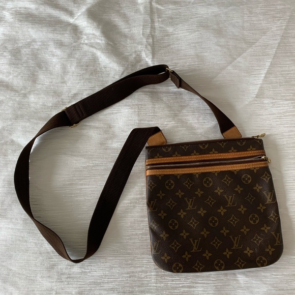 Louis Vuitton Handbags - Louis Vuitton Bosphore crossbody bag